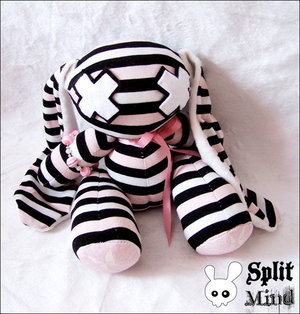 Special_Emo_Bunny_by_SplitxMindxPlush[1].jpg